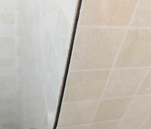 鄂温克瓷砖空鼓维修公司分享阳台瓷砖脱落的修复过程可以分为以下几个步骤