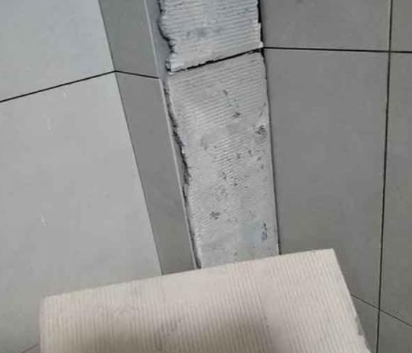 鄂温克瓷砖空鼓维修公司分享下厨房瓷砖脱落的补救措施。